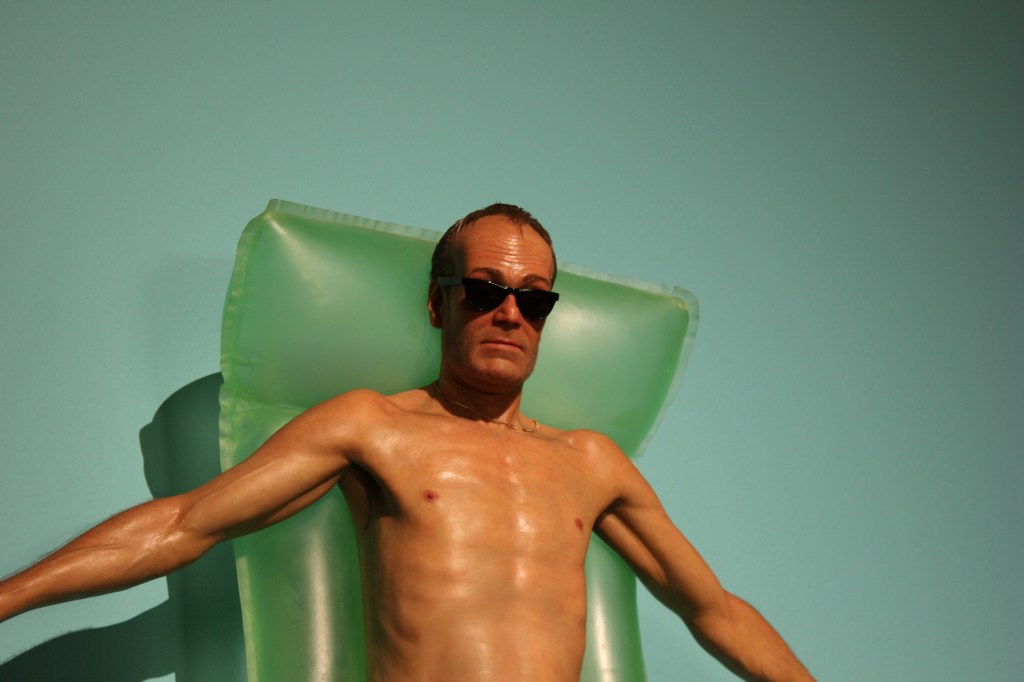 Photo by Gustavo S. Requena | Pinacoteca do Estado de São Paulo, Artwork by Ron Mueck